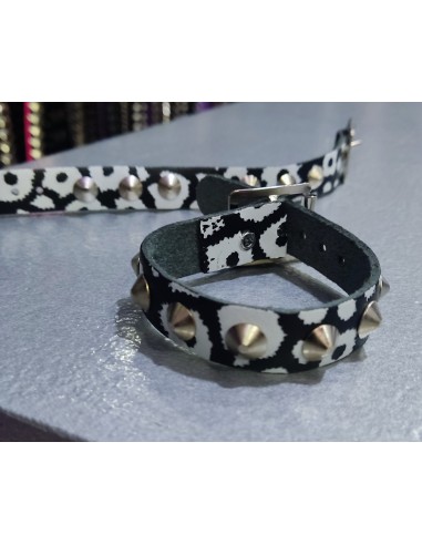 PULSERA DE CUERO CONICO Y ESTAMPADO DE LEOPARDO DE 1 FILA - NEGRO Y BLANCO