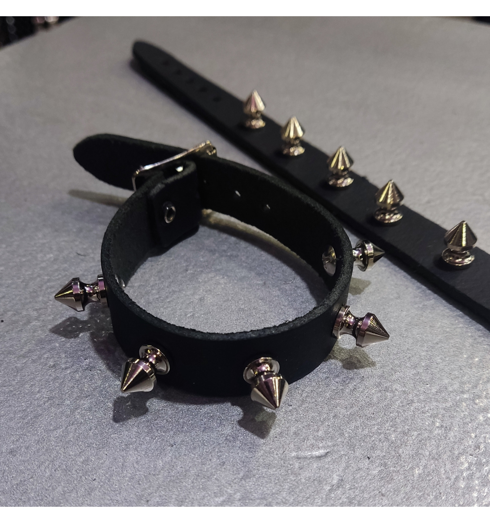 Pulsera de cuero con tachuelas para hombre - Negro audaz